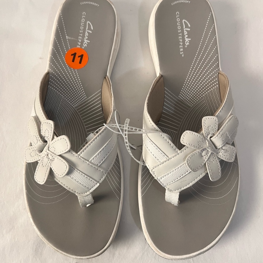 Clarks Cloudsteppers White Soft‎ Sandals Textured Sole and Floral Design 10, New